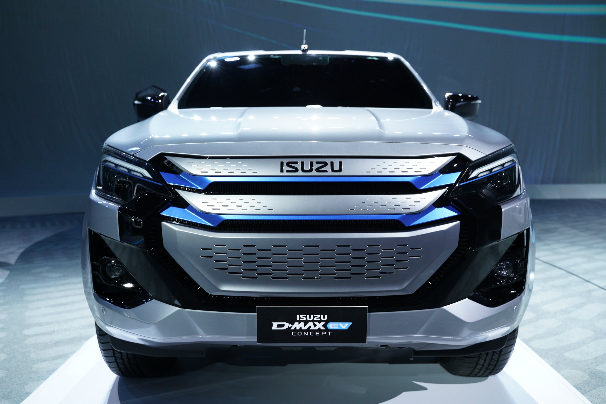 Isuzu D-Max EV bold front grille design