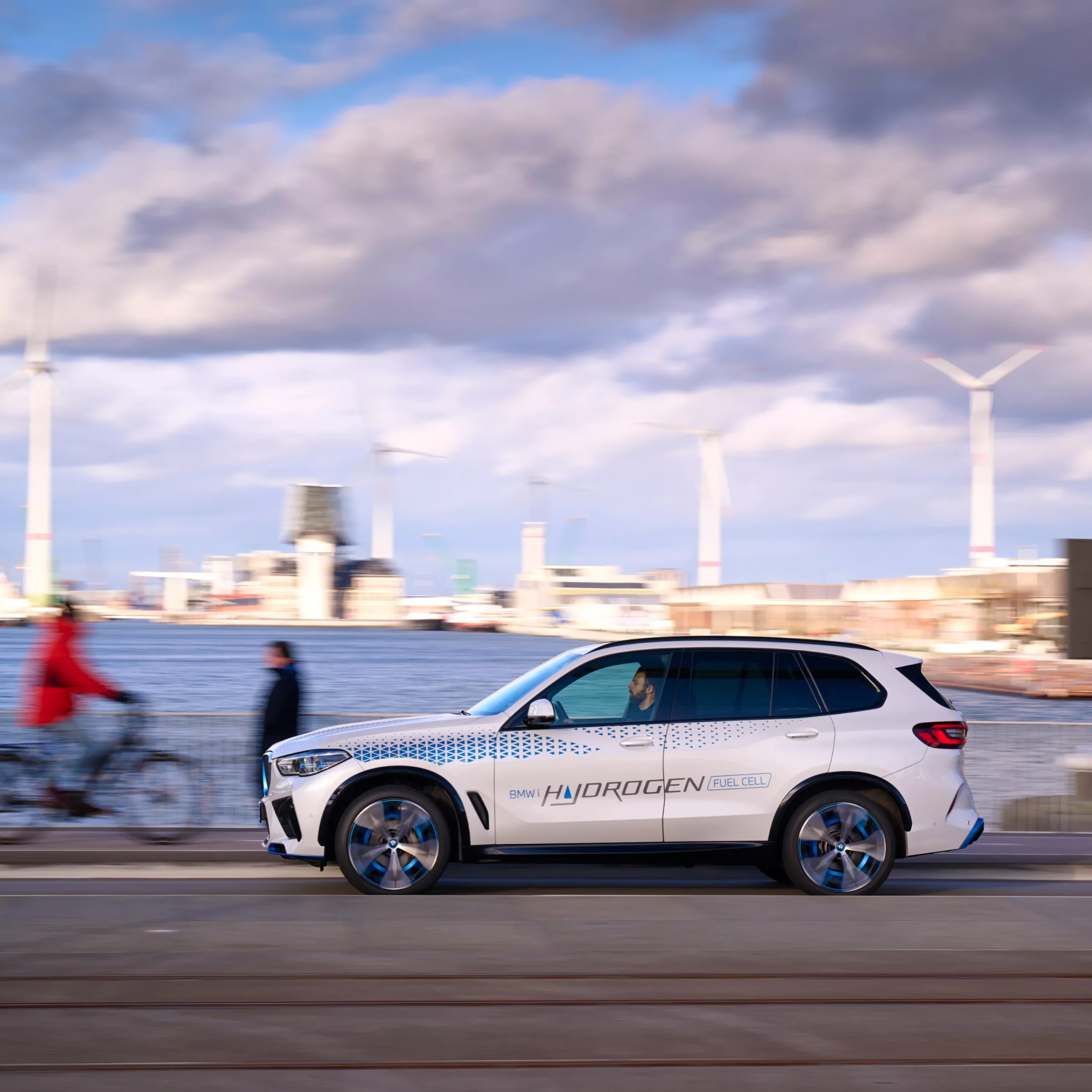 2025 BMW iX5 Hydrogen side view