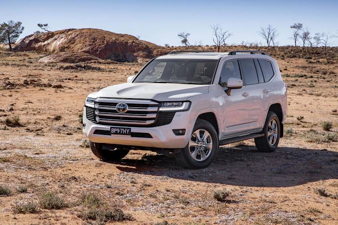 2025 Toyota Landcruiser 300 vs Tundra