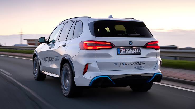 2025 BMW iX5 Hydrogen rear view